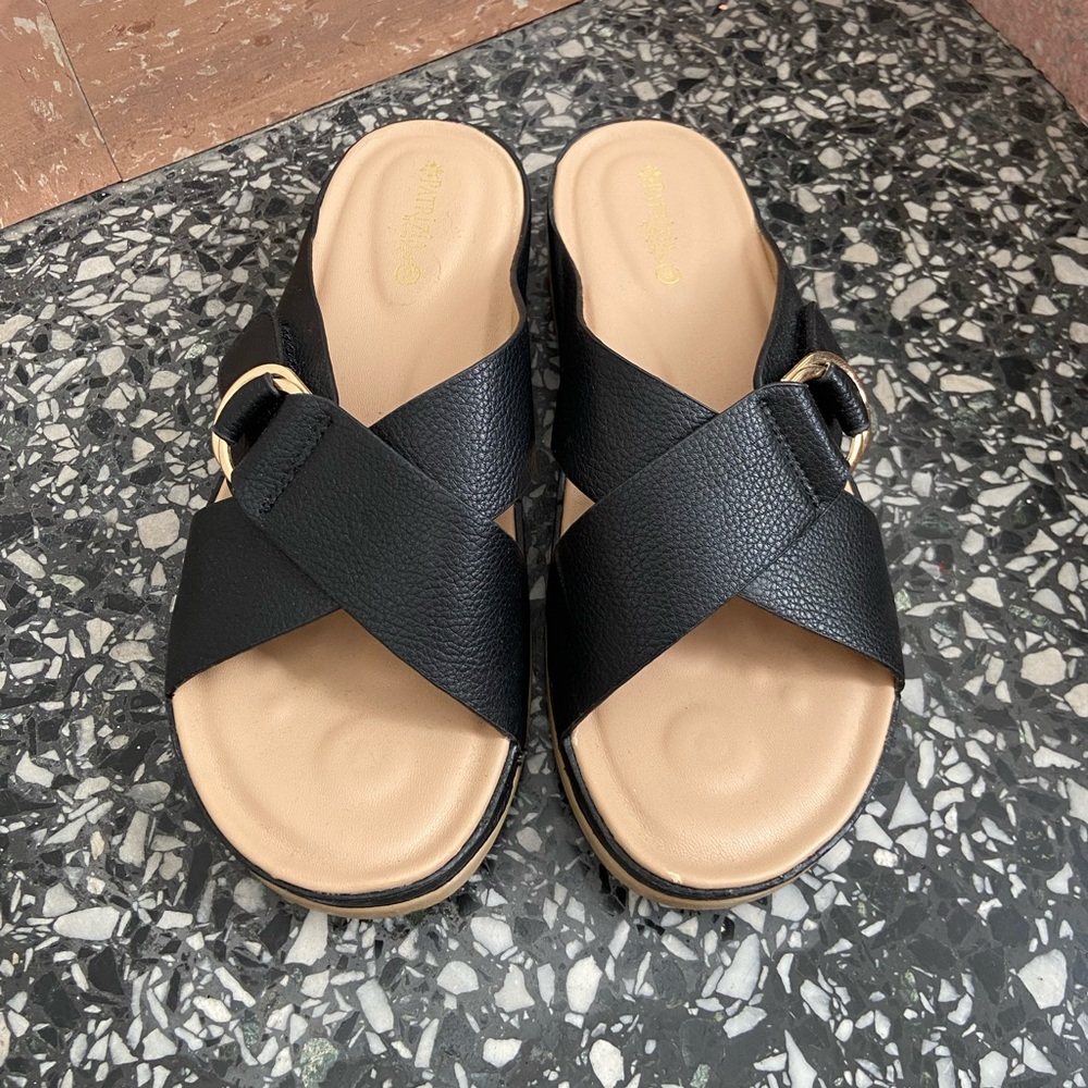 Patrizia by spring Step Black Sandals